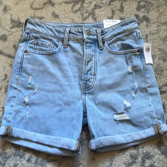 NWT Old Navy Women’s High-Rise Jean shorts - Picture 2 of 9